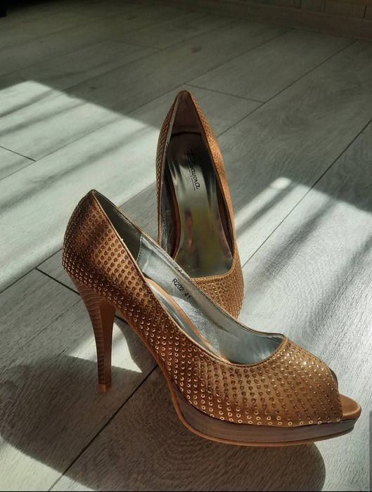 Pantofi eleganti cu toc