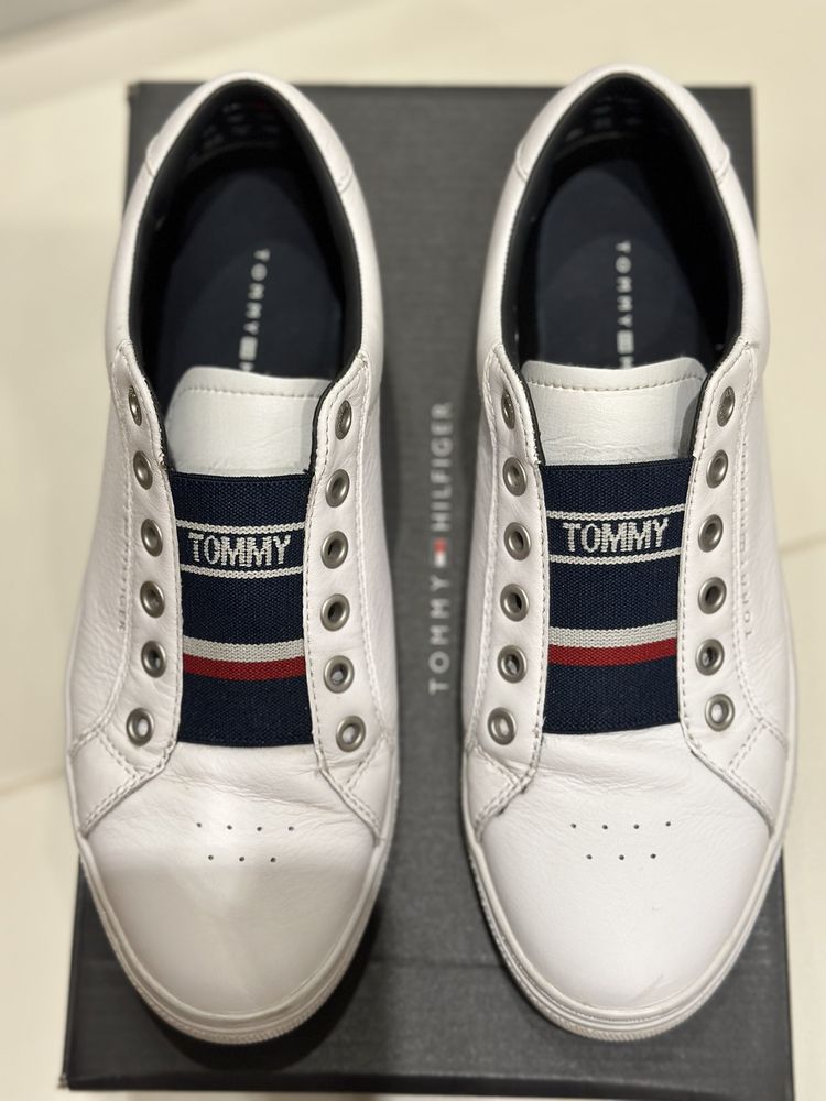 Всичко на Tommy Hilfiger