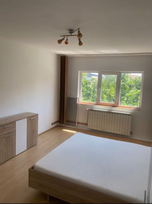 Proprietar închiriez apartament cu 2 camere zona Soarelui