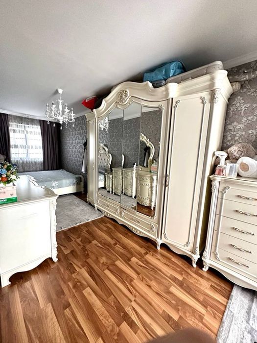 Kvartira sotiladi, uy sotiladi, 5 xona. Продается 5 комнатная квартира