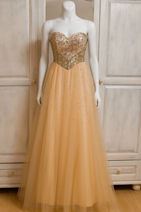 Рокля с пайети в прасковен цвят