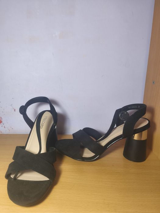 Продам туфли новые