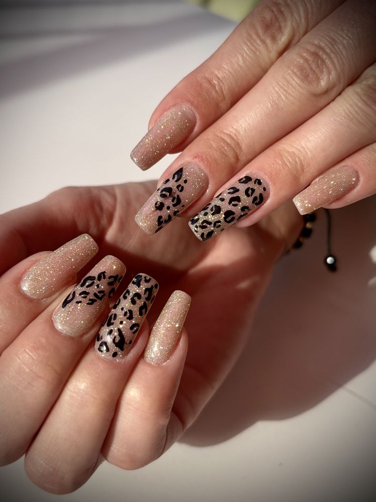 Manichiură , pedichiură ojă semi, gel , polygel si protezare acryl