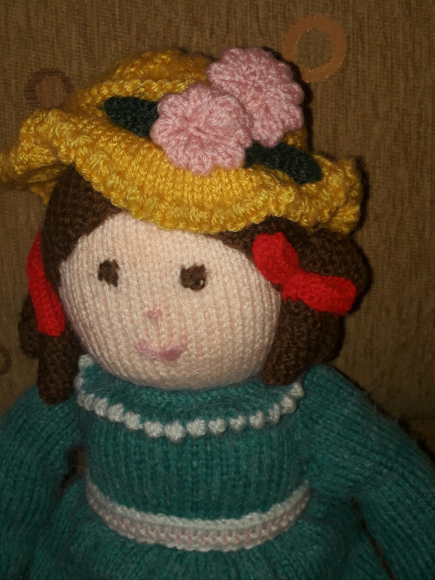 Ръчно изработена плетена кукла