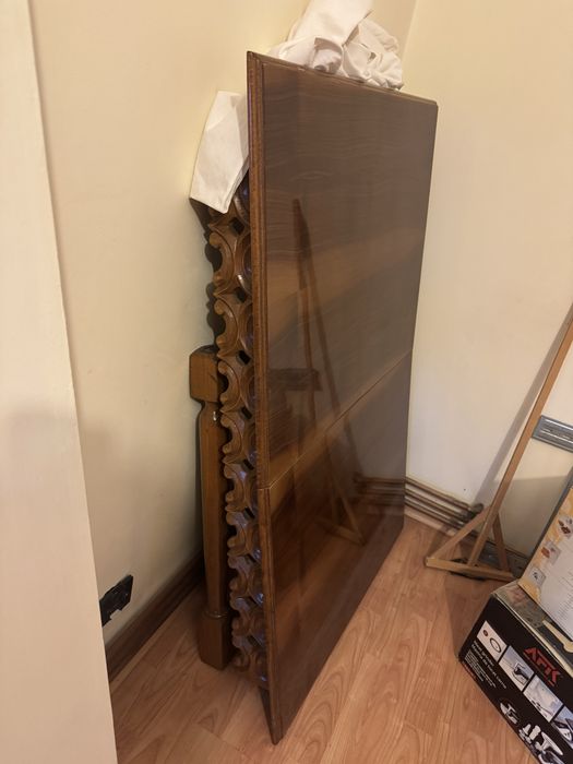 Vand Masa lemn masiv, scaune, sifonier, biblioteca, canapea si cuier