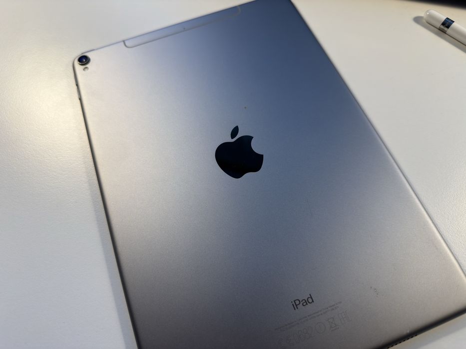 iPad Pro (10.5-inch) 64GB, Space Gray, Wi-Fi + Cellular