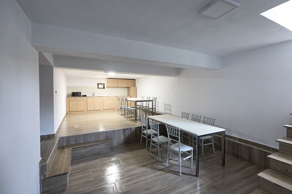 CAZARE COSTINESTI cu piscina-apartamente