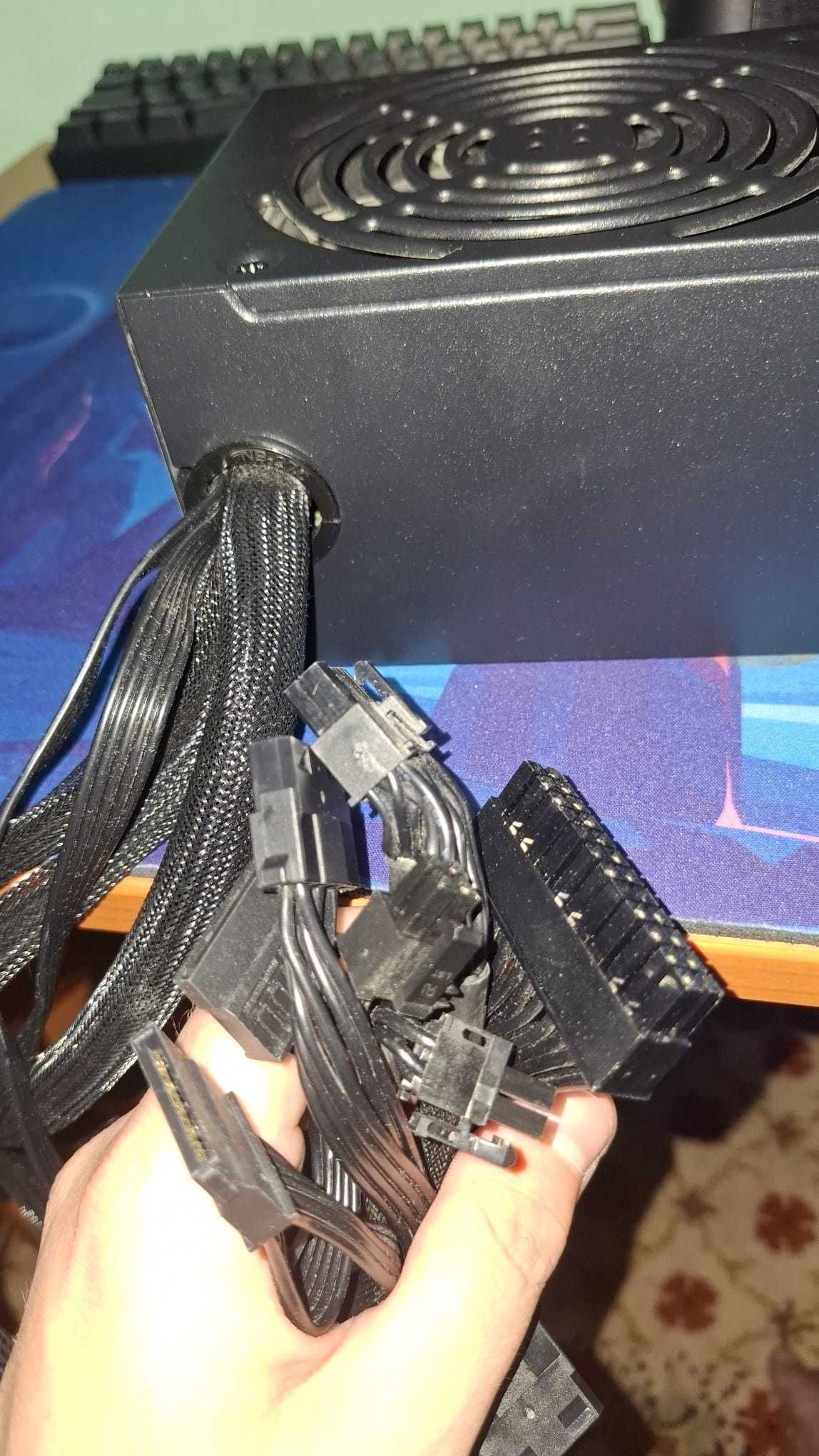 Sursă Corsair CX550 80+ Bronze – Fiabilă şi Silenţioasă