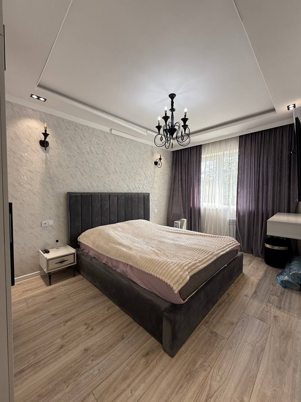 срочно продаётся квартира метро Буюк Ипак Йули 36/6 аптека 3-комн 70м2
