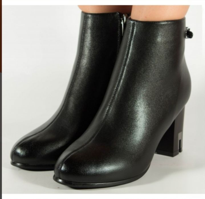 Дамски боти нови -35% черни на ток 39 размер