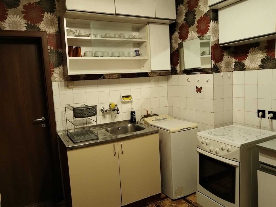 Просторен слънчев двустаен до Английската гимназия в Стрелбище