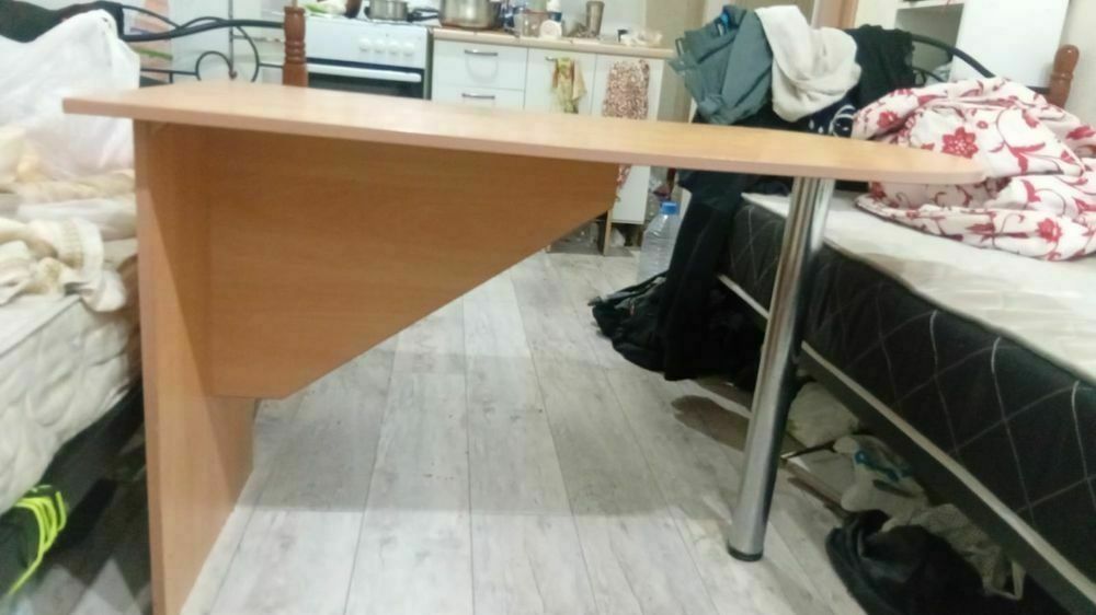 стол вешалка тумба стекло зеркала смеси ковер