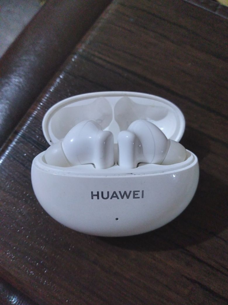 Продам наушники Huawei FreeBuds 5i