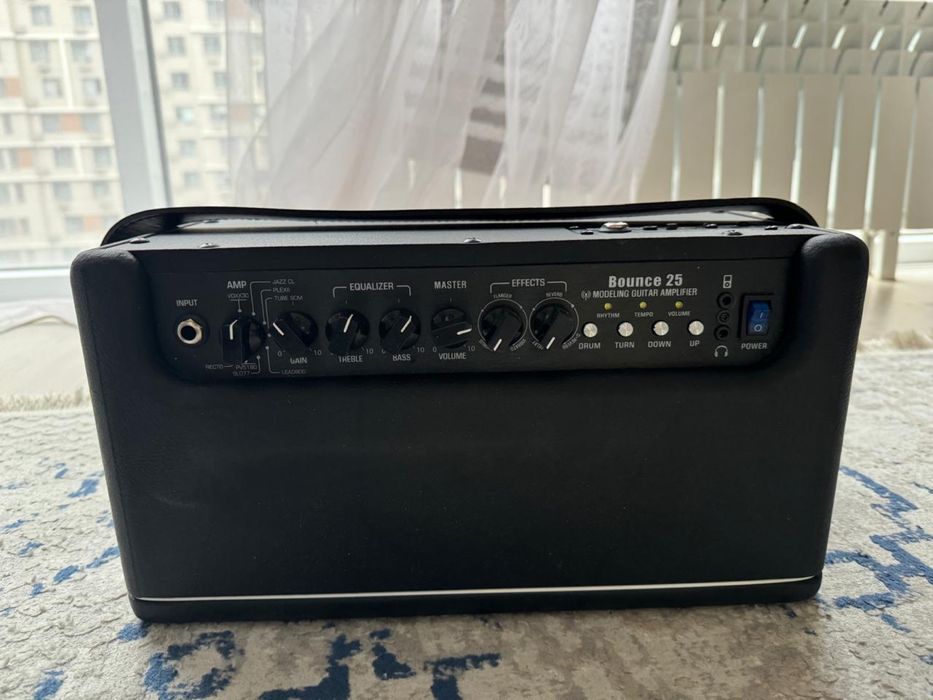 Продаем электронную гитару с комбоусилителем