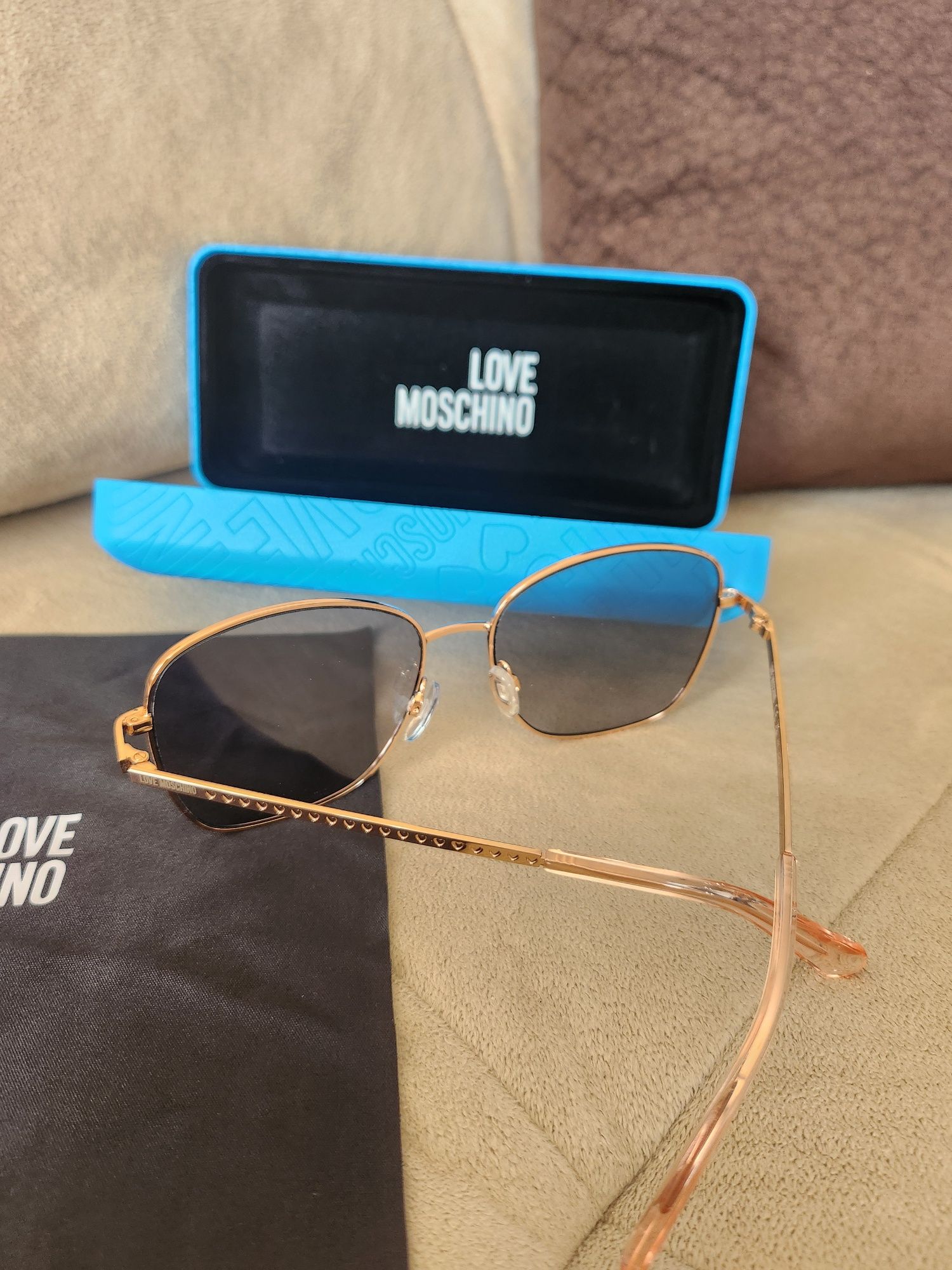 Слънчеви очила Love Moschino нови