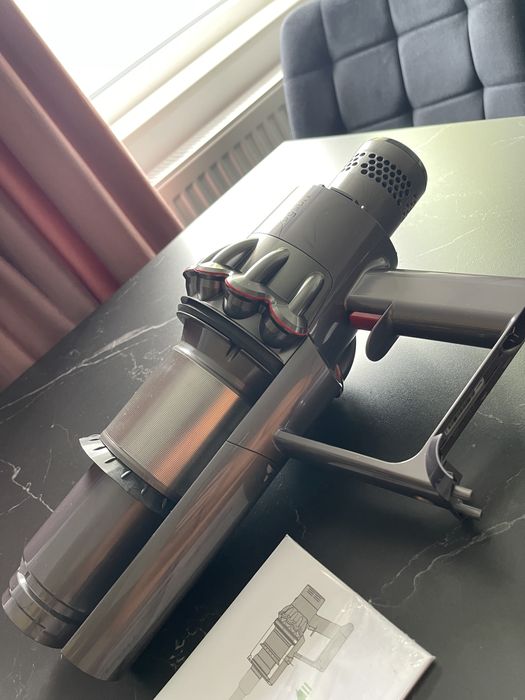 Aspirator v15 corp motor cu ciclon