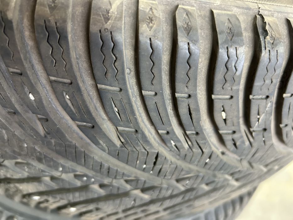 Set anvelope iarna 245/45/R18