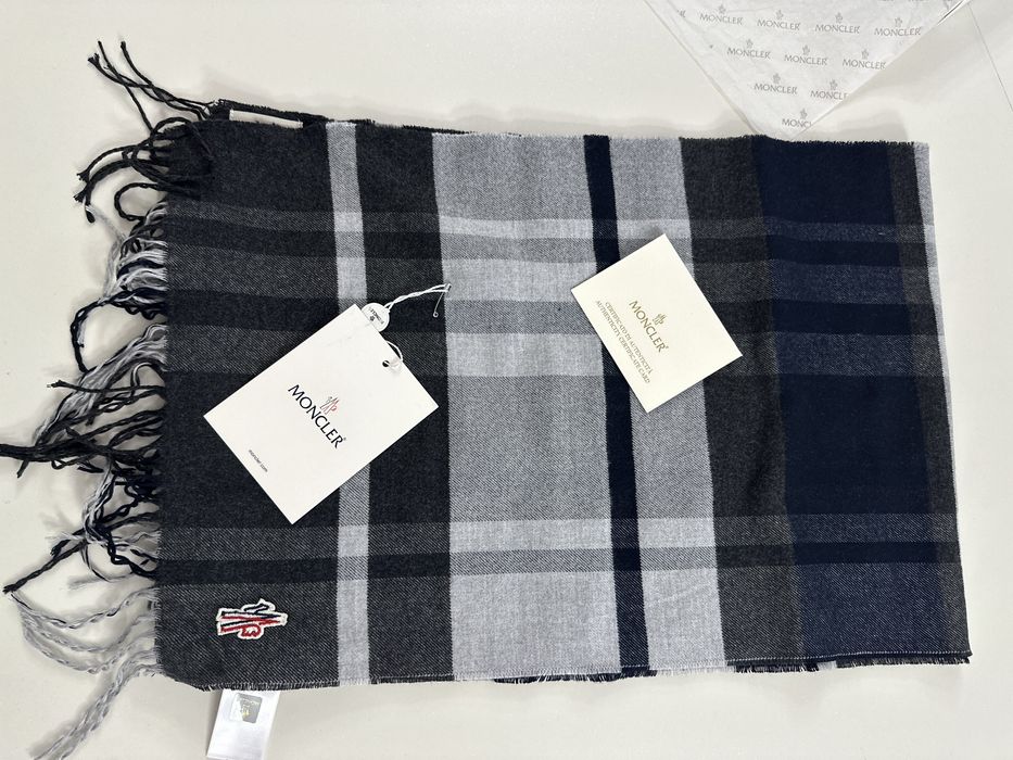 Унисекс шал на MoOncler