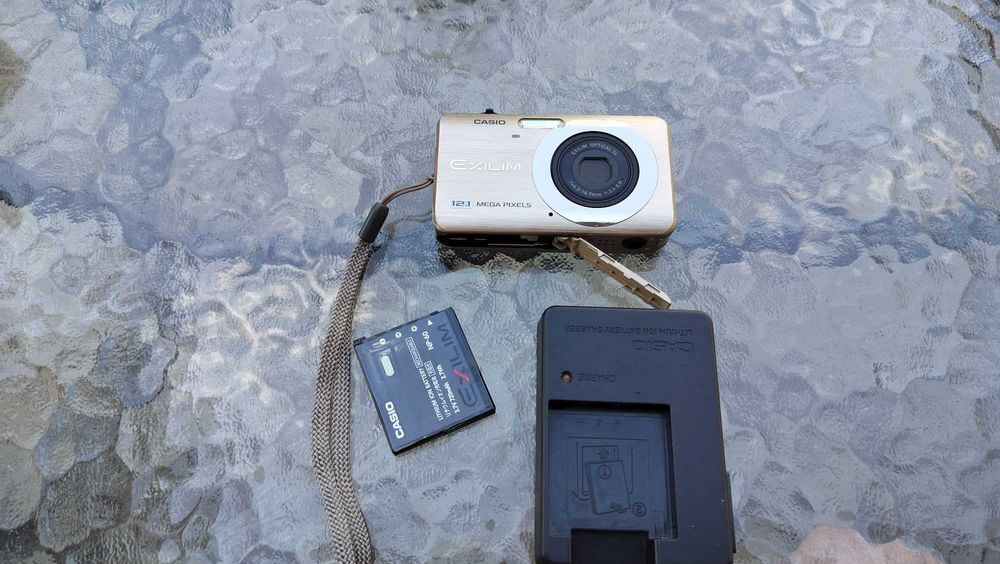 Compact Digital Camera Casio EXILIM EX-Z90 Gold 12.1 Mp