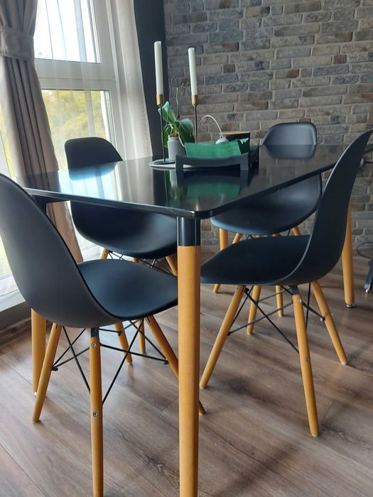 Комплект маса с 4 бр. столове