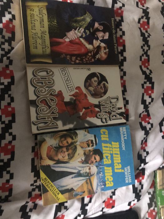 Diverse carti fotografiate