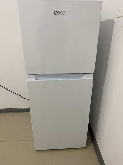 Продам компактный холодильник AVA