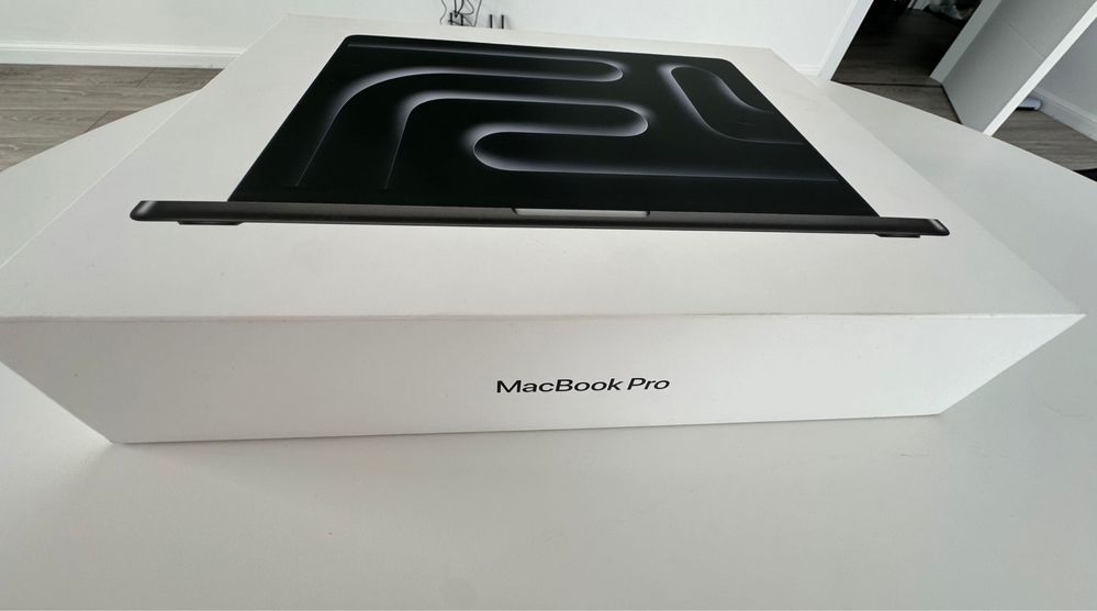 MacBook Pro 14 M4 (16GB RAM, 512GB SSD) - NOU, SIGILAT, Garanție