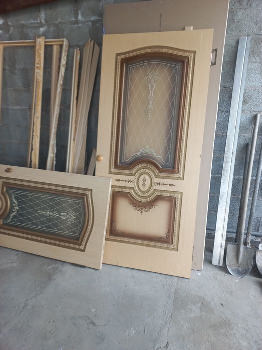 Продаю межкомнатные двери 3шт