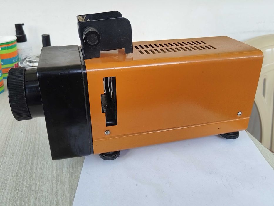 Рядък съветски филмопроектор Ф-75 СССР пълен комплект кутия  не работи