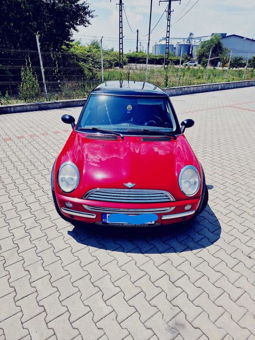 Mini Cooper 1.6 benzina, stare bună, roșu cu negru