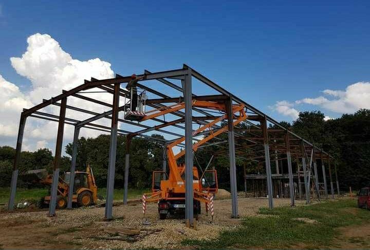 Vând hală metalică 10x10x3