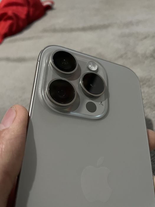 Продавам Iphone 15 pro air pods pro
