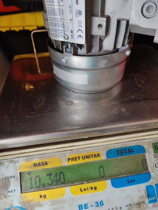 Motor electric cu reductor,220/380 v