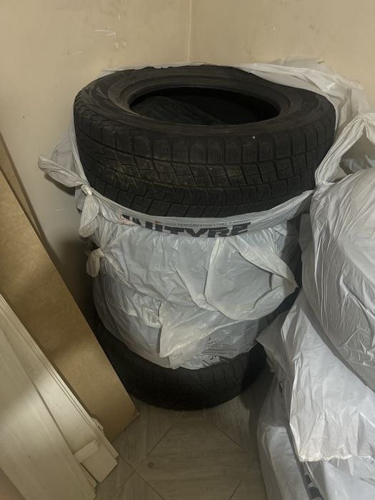 Зимние шины, blizzak 285 60R18 116R, срочно!