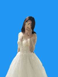 Продам красивое и нежное  свадебное платье новое, цена 100 тыс,