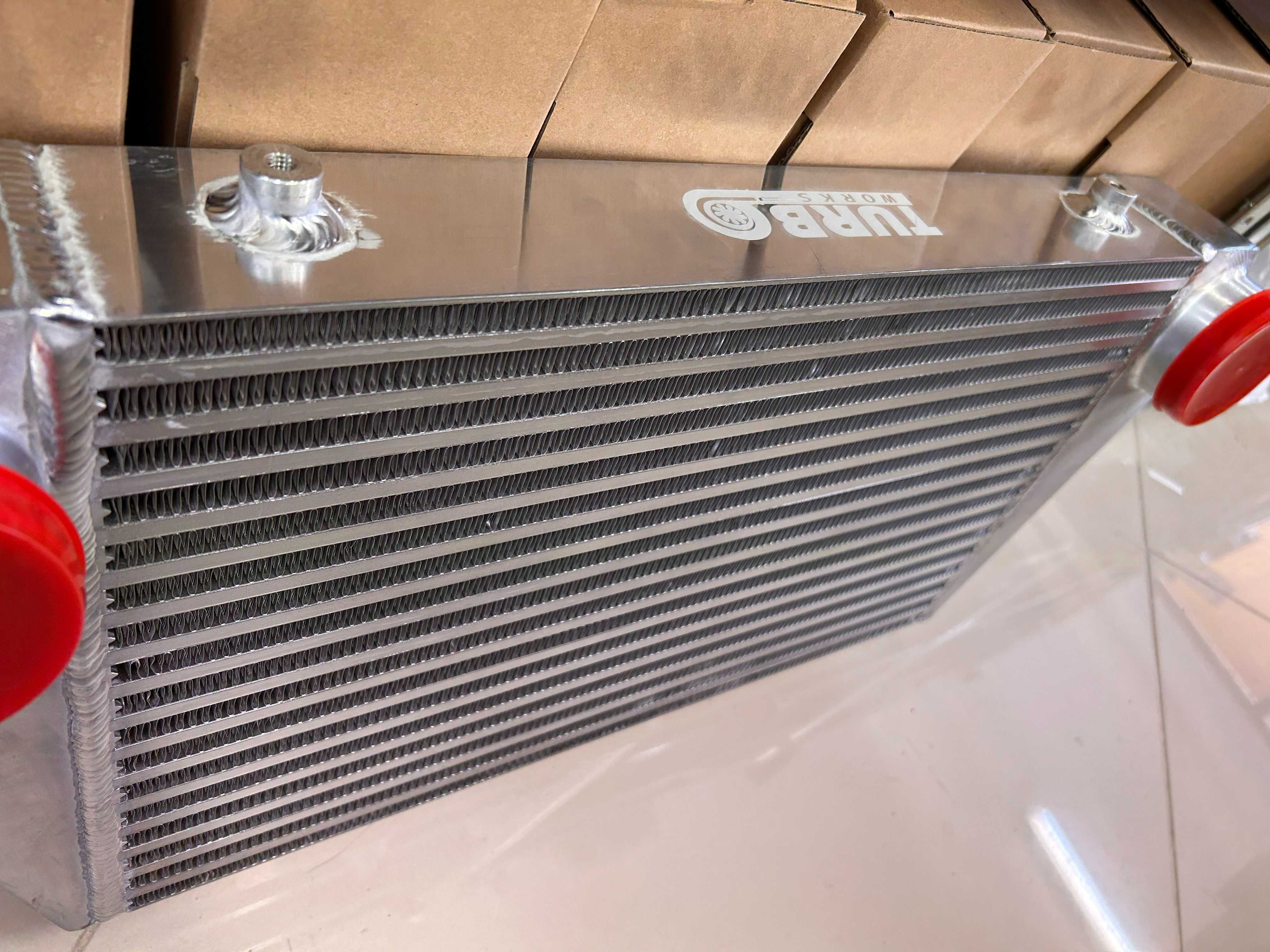 TurboWorks универсален интеркулер Intercooler 500x300x76, обърнат