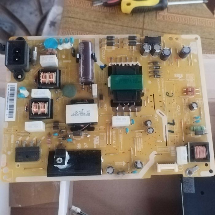 Dezmembrez Samsung UE40J5200AW