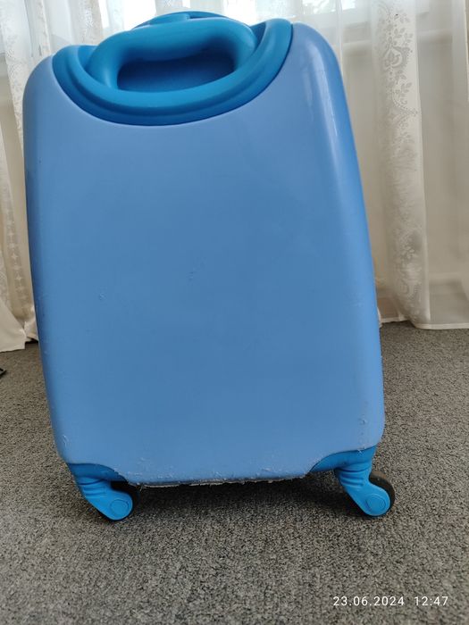 Продам чемодан детский