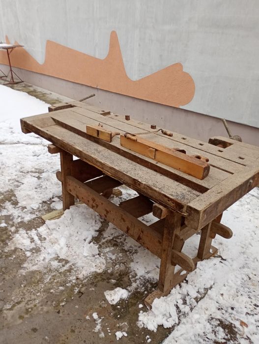 Masă rustică pentru tâmplărie