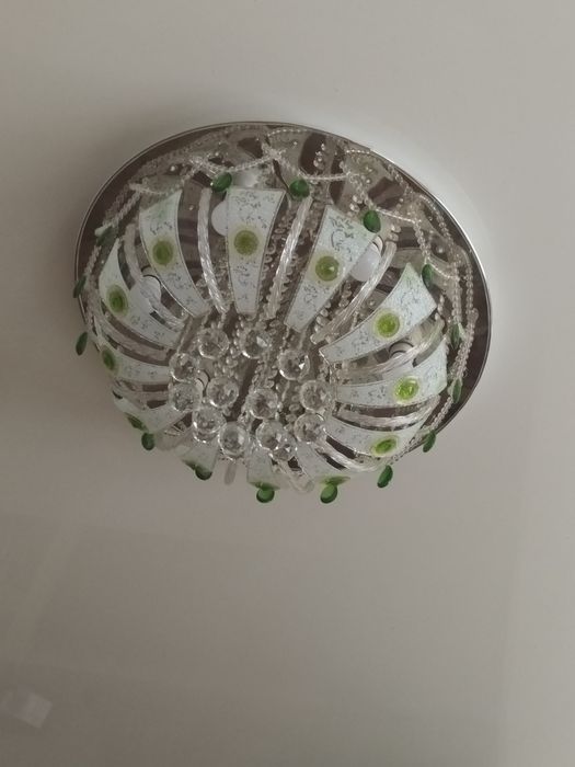 Продам люстру в отличном состоянии