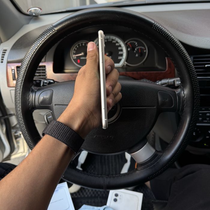 Iphone 11 128 gb white karopka bor