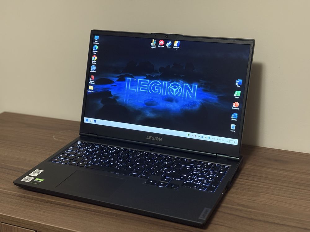 Геймърски лаптоп Lenovo Legion 5