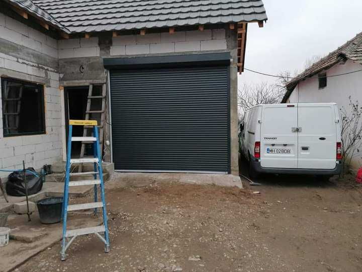 Fabricam usi garaj tip rulou