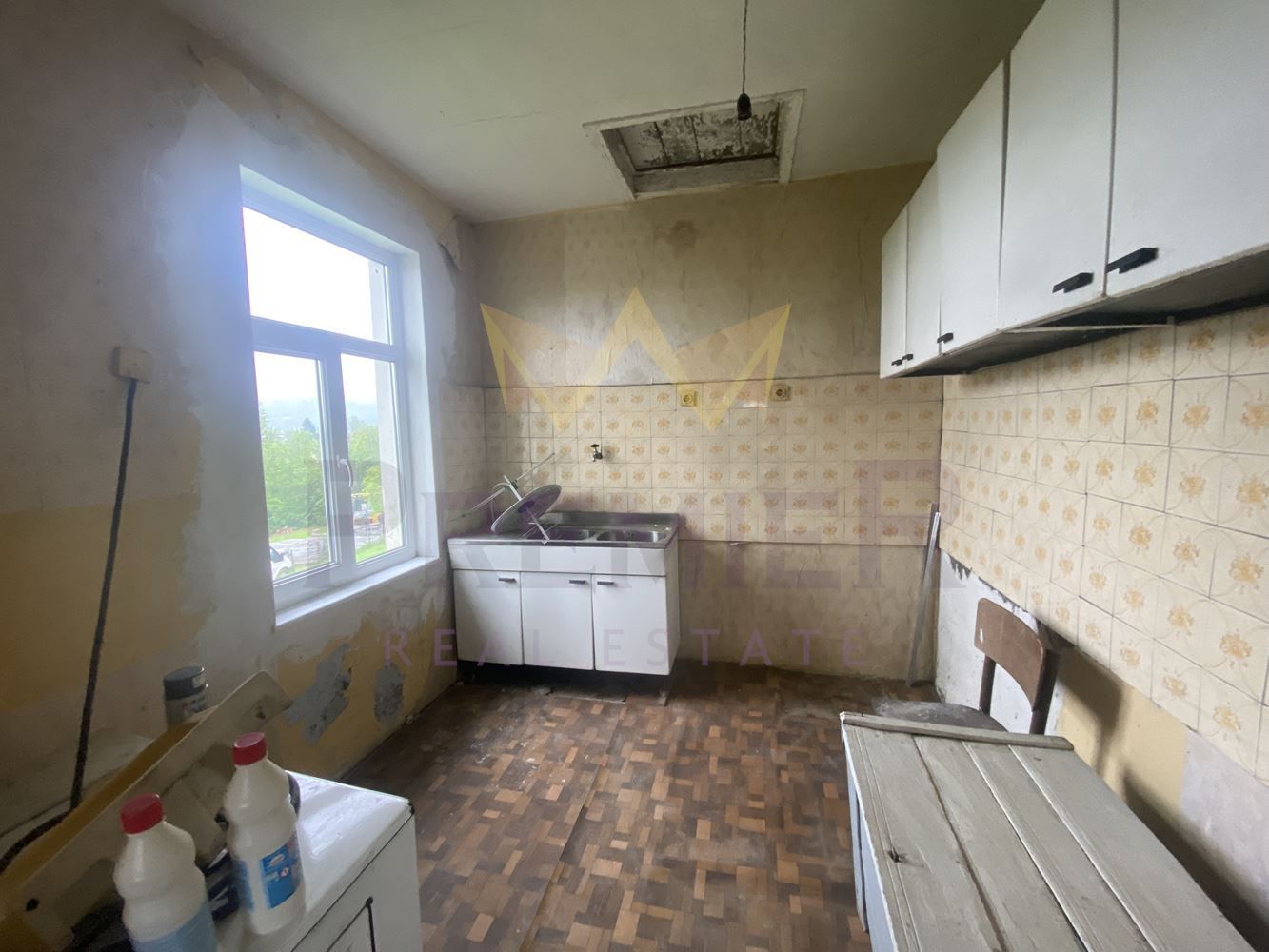 Къща в София, област-с.Разлив площ 160 цена 60000