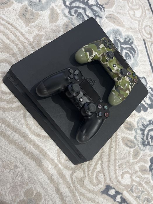 Продам Ps4 в отличном состояние