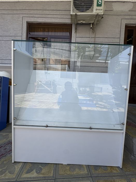 Vitrinlar sotiladi xolati zor 5 6 oy iwlatildi