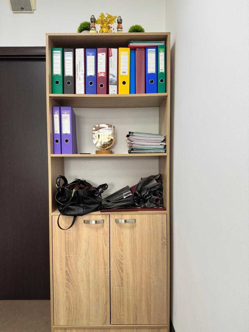 Продаю офисную мебель в отличном состоянии!