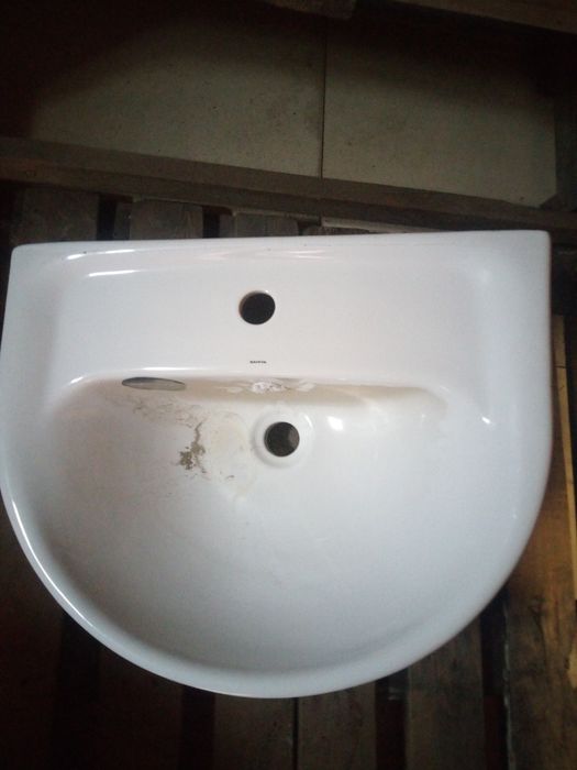 Срочно продам раковину sanita новая