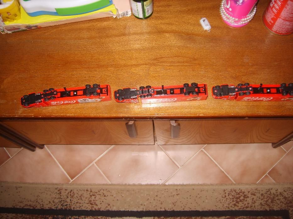 Дървени влакчета с вагони и камиончета на Кока Кола от Германия.