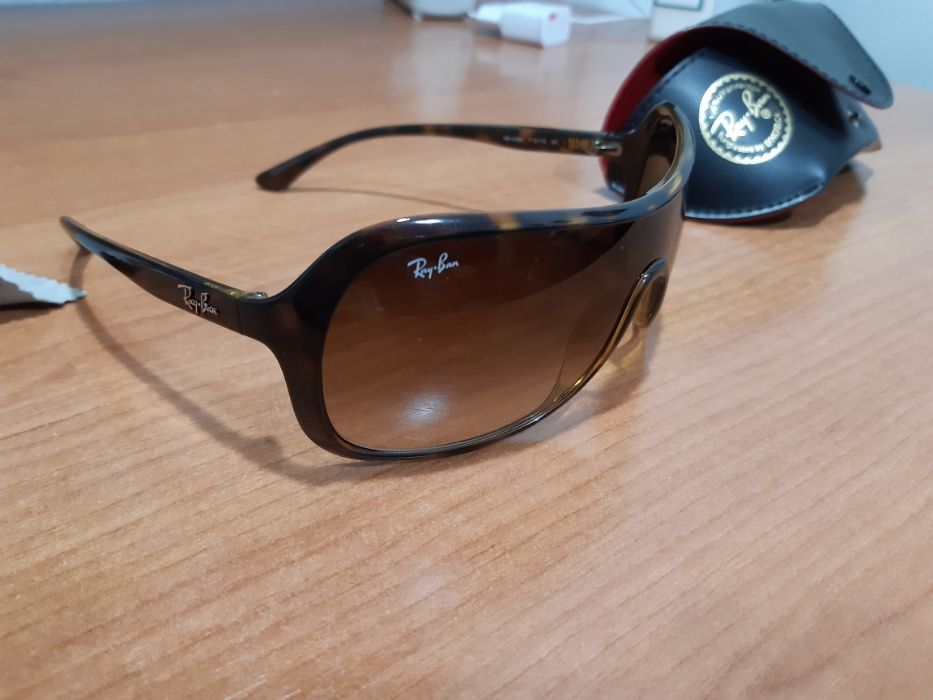 Vand ochelari originali ray ban in stare foarte buna pret 150 lei